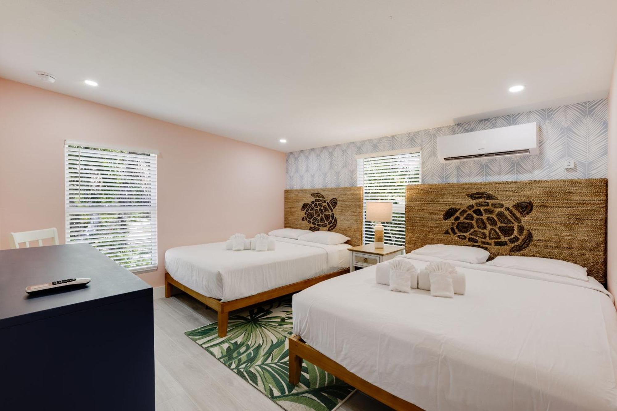Charming Suite With Balcony And Bikes At Historic Sandpiper Inn Sanibel Exterior foto