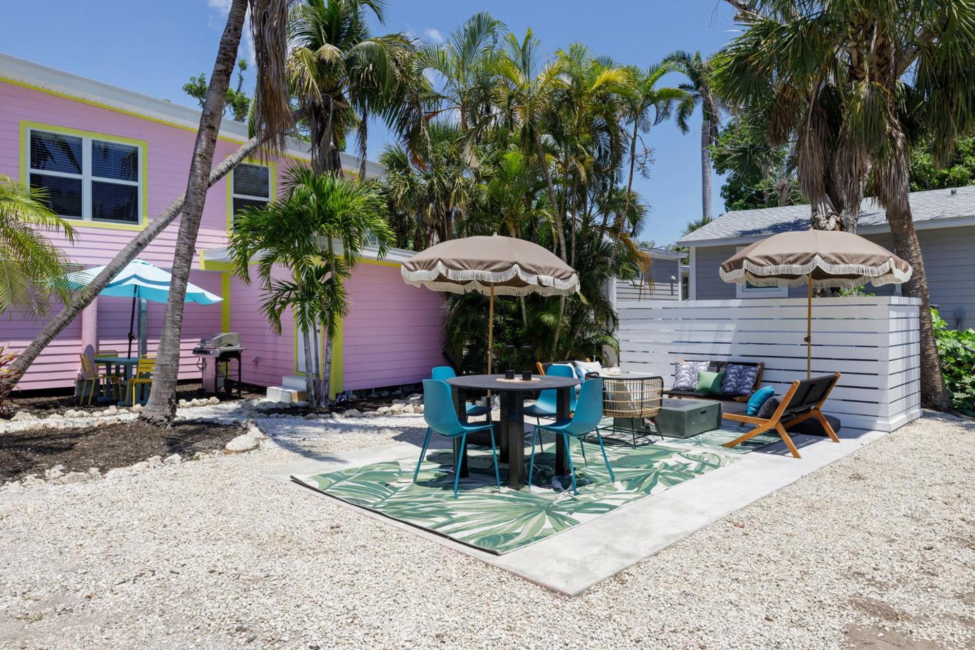 Charming Suite With Balcony And Bikes At Historic Sandpiper Inn Sanibel Exterior foto